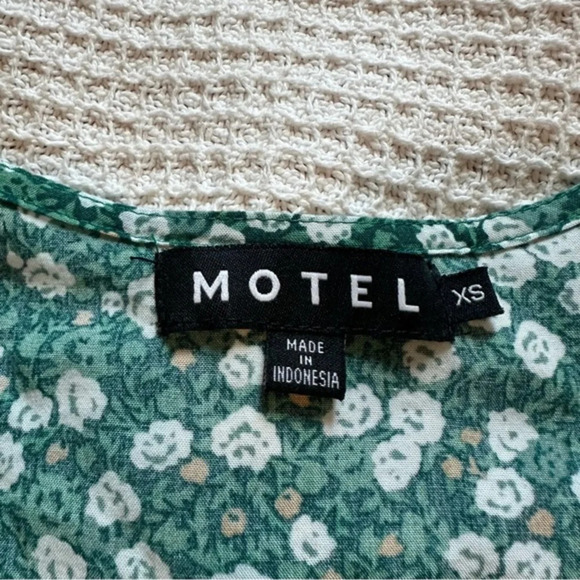 Motel Rocks Yiava Crop Top In Floral Field Green size XS - Picture 4 of 8